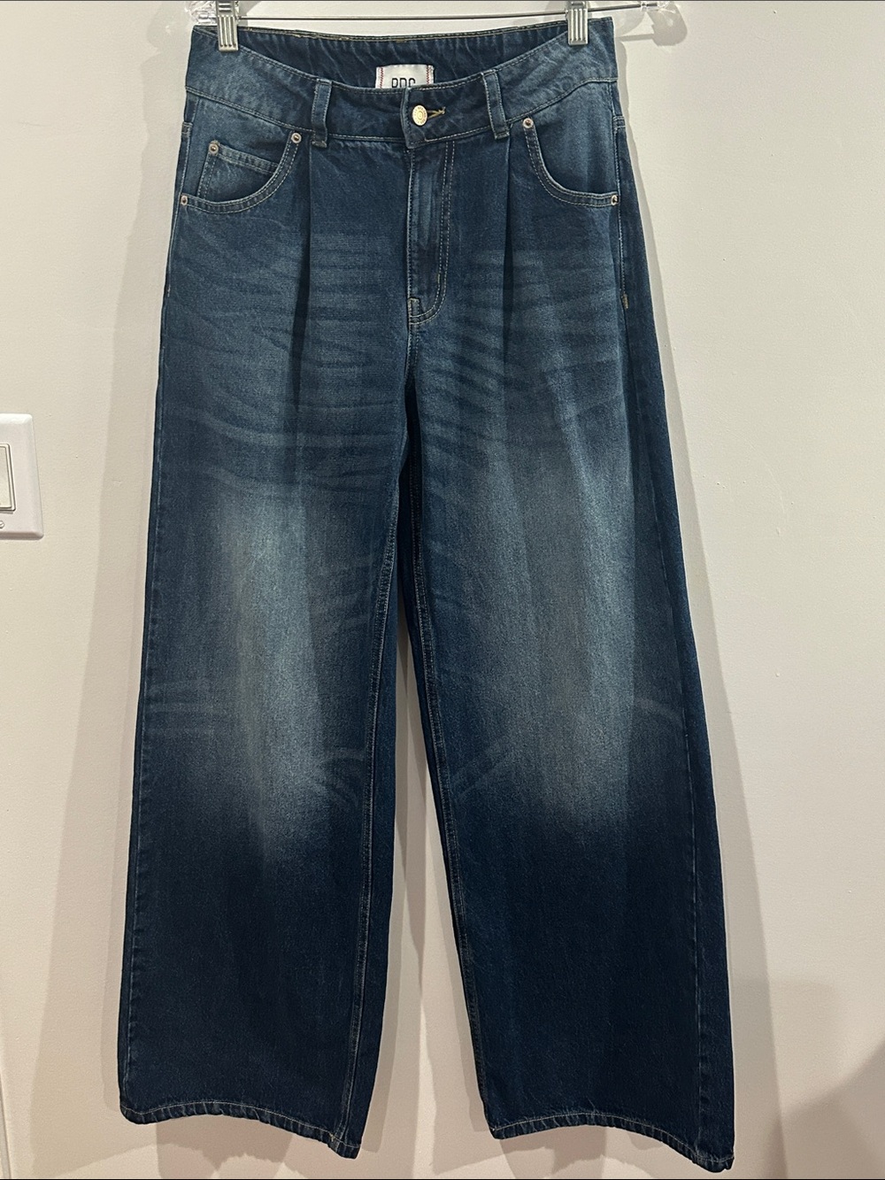 BDG Women's Wide Leg Pleated Trouser  Baggy Denim Jeans Size 28